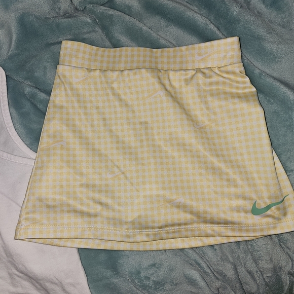 Nike White and Yellow Set with Colorful Logo - Picture 6 of 11